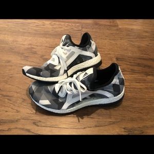 Adidas PureBoostX, white/grey/black geo, Size 9,